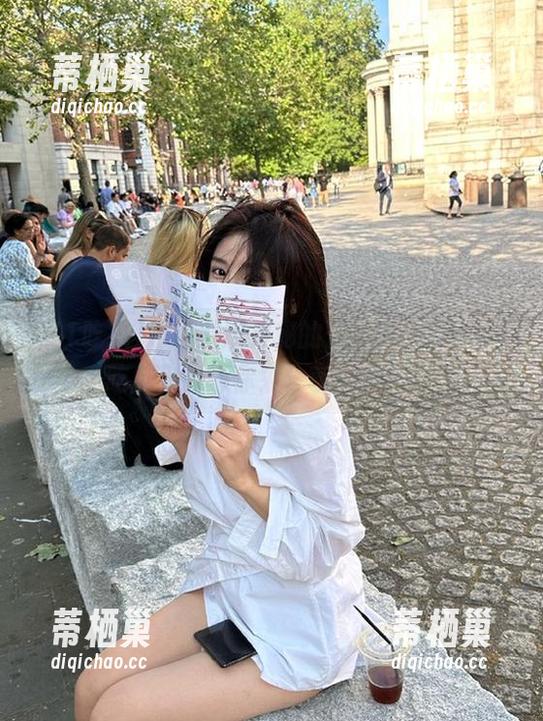 门口那道神秘的光…哦，没事，51吃瓜入口等你来分享！嗨不停！