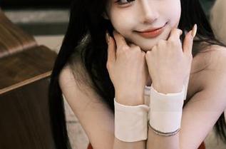 91吃瓜下载后，不在线可真会错过‘瓜’！我的手指又瘫了…