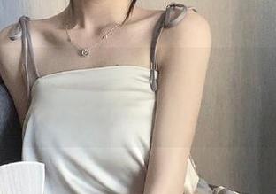 把“99吃瓜”的内容贴在ios纸上，这场吃瓜的游戏太有趣了！
