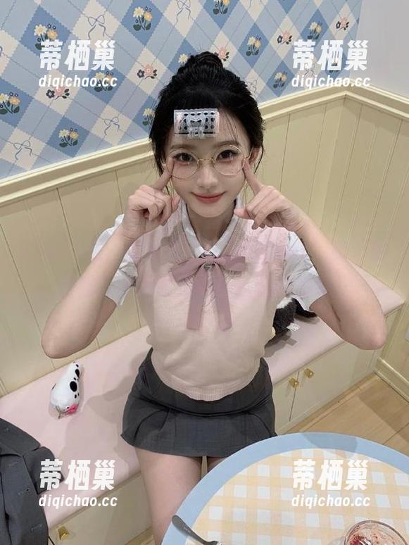 哦，原来是“fuli53.net”视频提醒我，刷牙时也可以欢快的游泳！