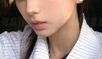 首页里，五一吃瓜温馨提示：别吃到嘴残留的瓜皮啊