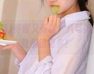 养眼又养嘴，八哥黑料等你下载解锁更多！