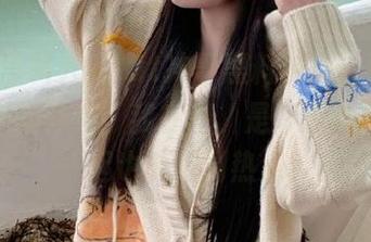 cg1vt冲哥黑料在线：看着冲哥手里的炸鸡，我在想，是不是以后跟他一起也能得到热点？