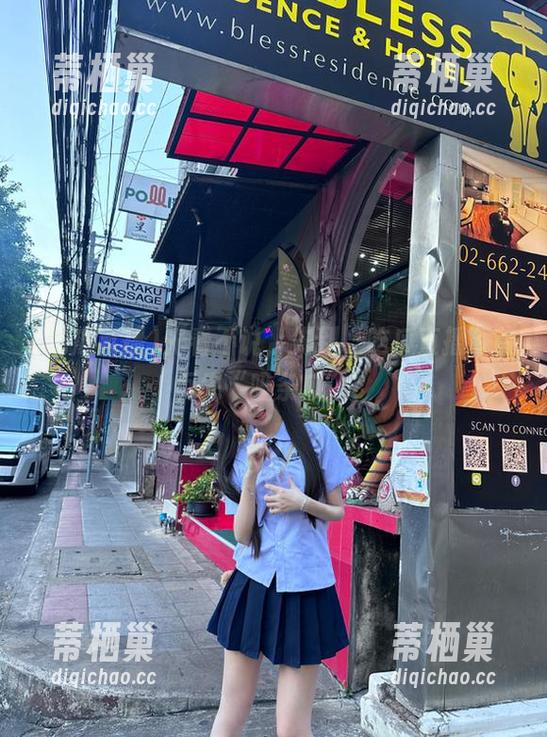 光看不说，先到“吃瓜直播”首页先“吸条瓜”！