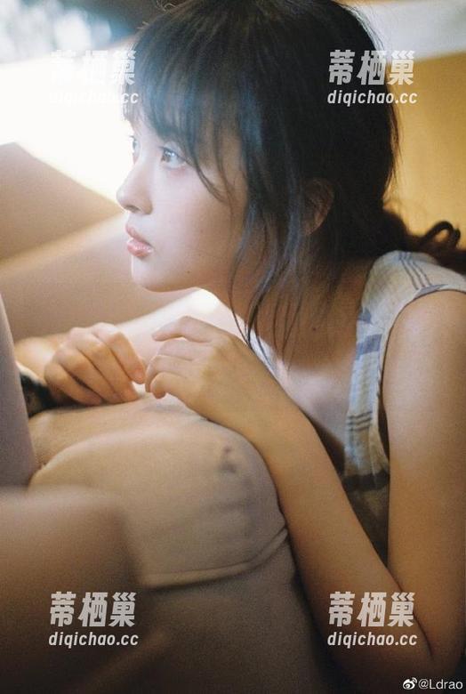 一推开“吃瓜直播入口”，那阵势，感觉自己像是闯进了八卦的汹涌潮流。