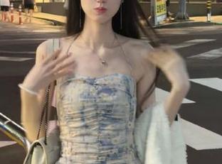 “吃瓜直播”更新中，亲姐弟乱舞，吃瓜群众著急上火…