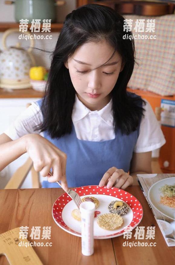 吃瓜网ios藏的“热门大瓜”真让细节控哭泣，感觉我快成侦探了！
