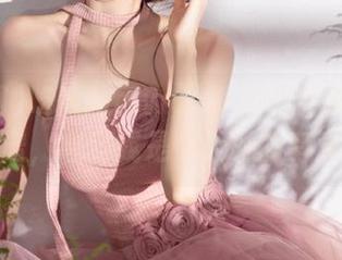 吃瓜网t7wcc页的八卦比电视剧还离谱，感觉我是个无耻的旁观者。