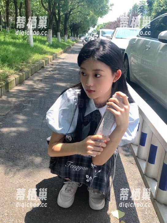 吃瓜网 我在吃瓜网123导航里迷路了,求助于八卦好友!