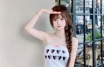 吃瓜黑料网的网页，像开了天窗，黑料飞起真尽兴。