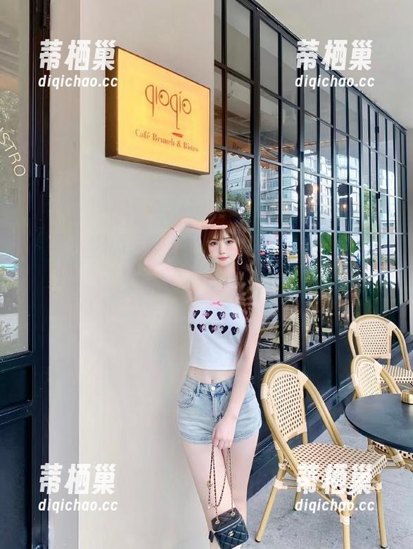 吃瓜黑料网的网页，像开了天窗，黑料飞起真尽兴。
