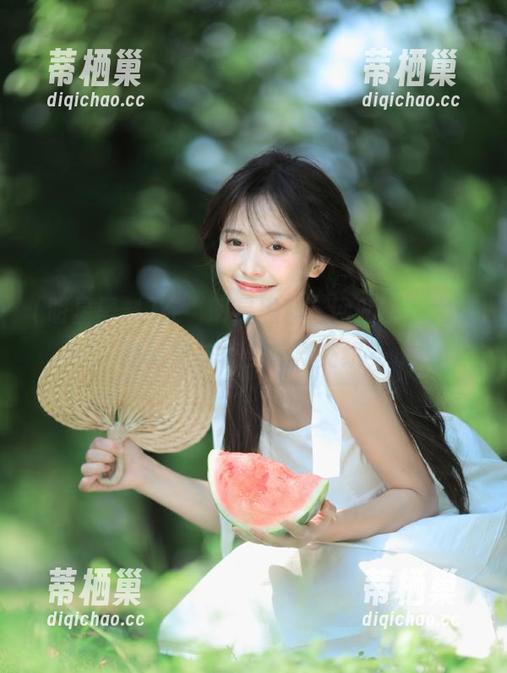 在“明星黑料”网站上，大众的幻想与真实怎样交织？