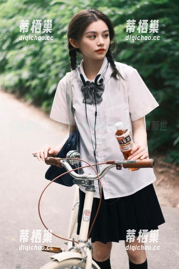 听说下载网曝黑料能解锁新世界，试试看？