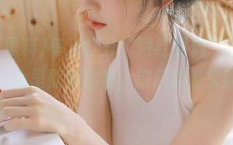 每天打开“网红黑料”，边吃边看，心里默默念着，这瓜真是又甜又酸。