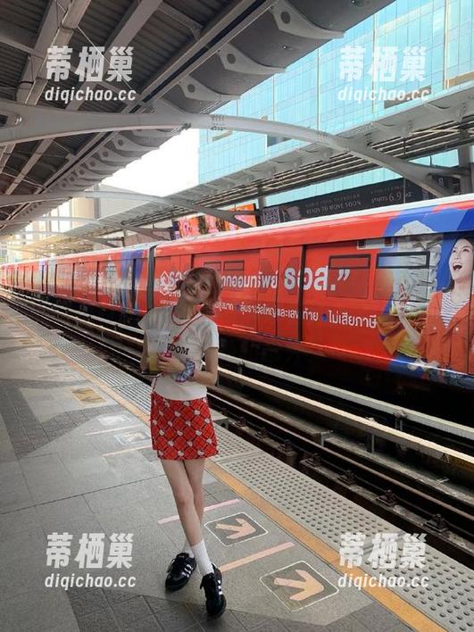 临睡前必逛的zztt30.su黑料不打烊so网站，清理霾的好去处，满满的八卦和意外！