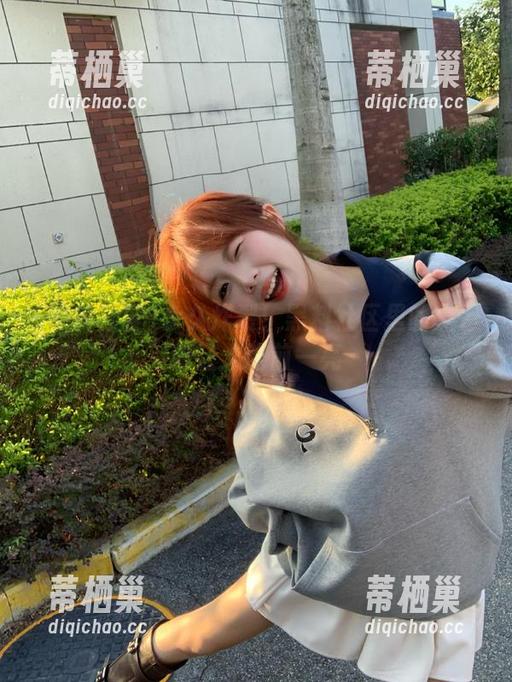 永久炸裂！黑料社区里的反差萌让人眼前一亮