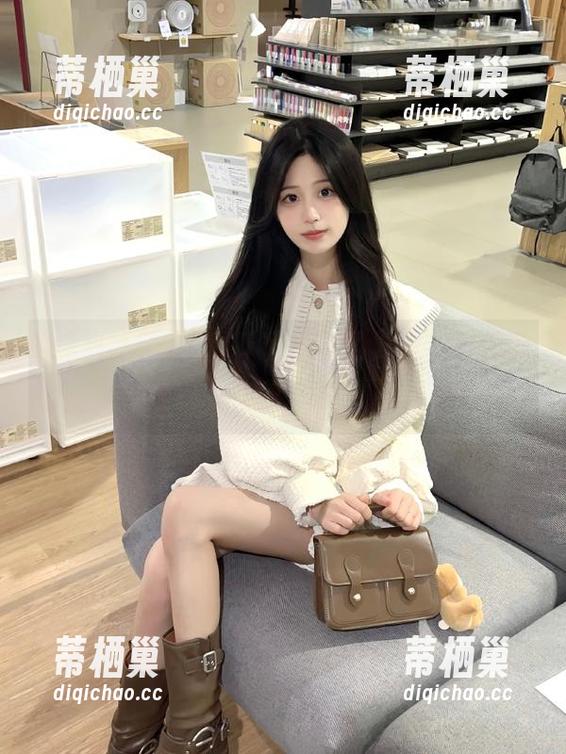 “黑料社区”的入口，像极了网络的迷宫，让我一次又一次迷失。